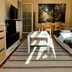 Between Parks - King Bed - - Football Field Апартаменты